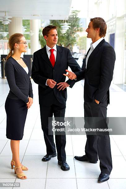 議論するビジネス人々 - 20代のストックフォトや画像を多数ご用意 - 20代, めがね, よそいきの服