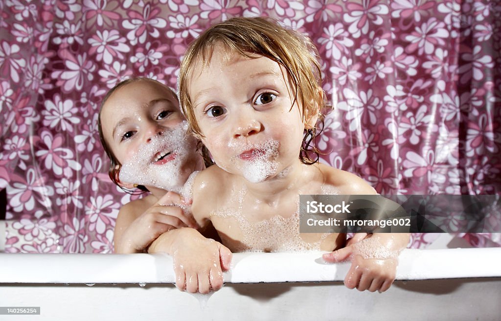 L'heure du bain est ludique&nbsp;! - Photo de Baignoire libre de droits