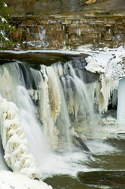 istock Big Falls at Tinker's Creek 140256386