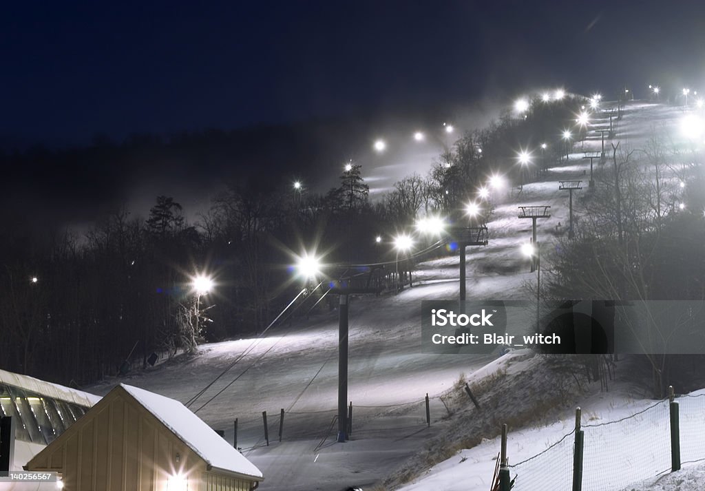 Station de ski en soirée - Photo de Arbre libre de droits