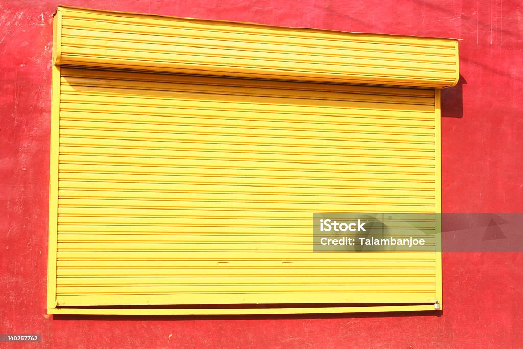 Zamknięte rolety żółty - Zbiór zdjęć royalty-free (Bez ludzi)