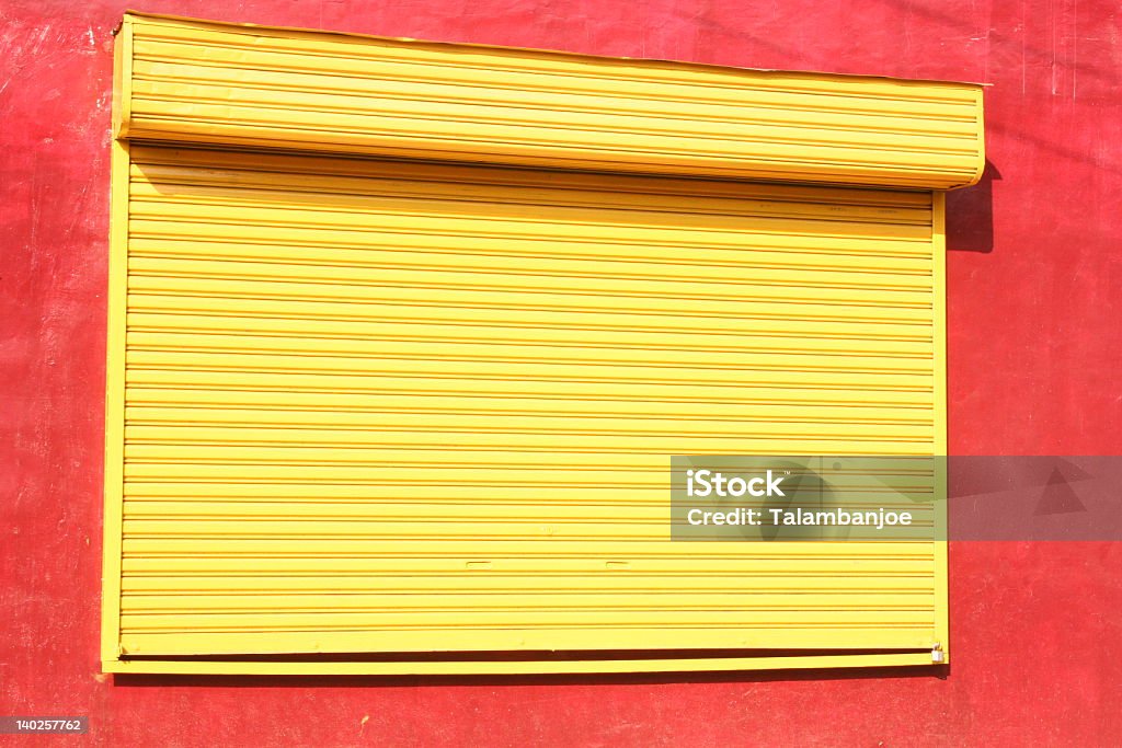 Fechado amarelo Postigos - Royalty-free Amarelo Foto de stock