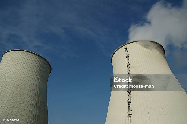 Wieże Chłodnicze Energii Elektrycznej Power Plant - zdjęcia stockowe i więcej obrazów Elektrownia jądrowa - Elektrownia jądrowa, Atom, Bez ludzi