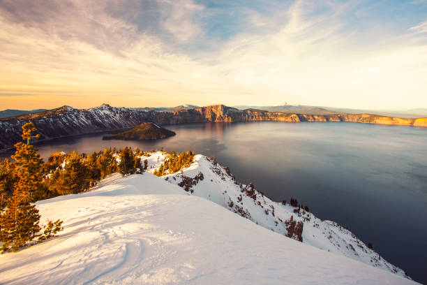istock Crater Lake, Oregon 1402580041