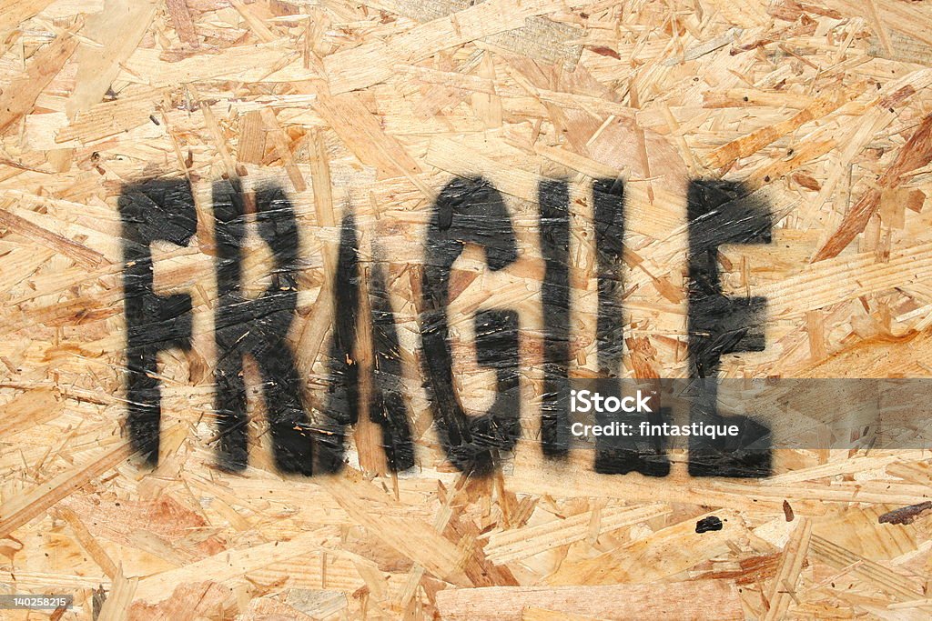 Fragile stencilled in Truciolato - Foto stock royalty-free di Truciolato