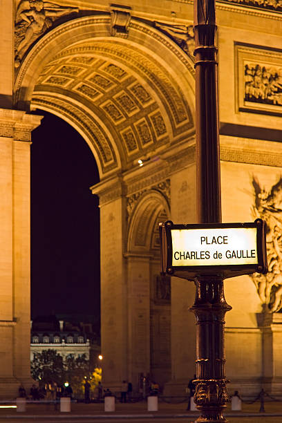 place charles de gaulle - paris france night charles de gaulle arc de triomphe стоковые фото и изображения