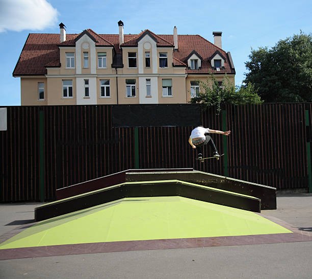 skater - men jumping mid air air pump zdjęcia i obrazy z banku zdjęć