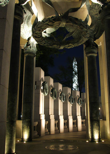 istock World War II and Washington Memorials at Night 140259024