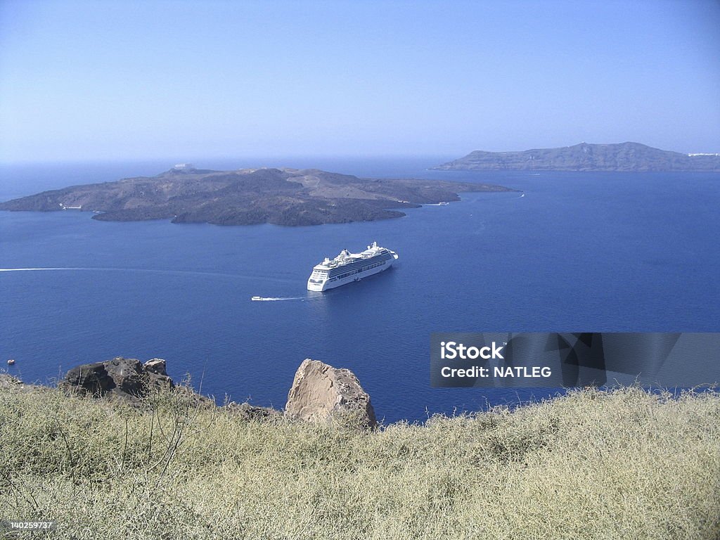 Cruiseship でバルカン，サントリーニ - Horizonのロイヤリティフリーストックフォト