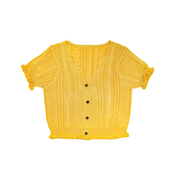 flatlay un ritratto crop top di maglieria giallo chiaro, foto, crea un look fresco. il suo utilizzo come elemento di anteprima commerciale su sfondo bianco. tracciati di ritaglio. - bassiera foto e immagini stock