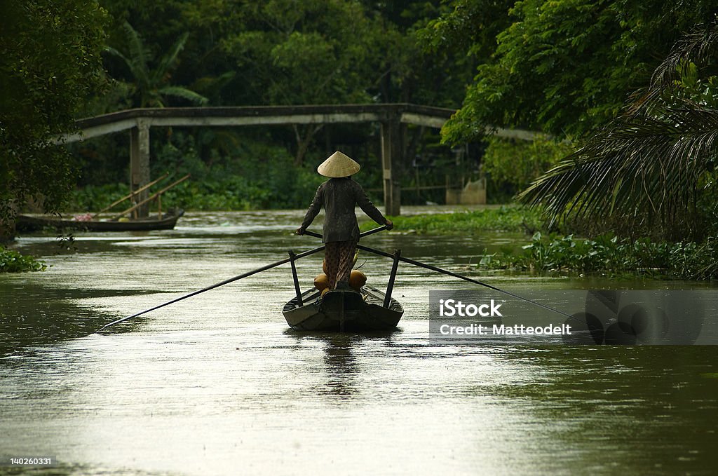 Femme sur un bateau au Vietnam - Photo de Adulte libre de droits