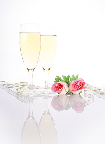 champán y rosas - champagne pink bubble valentines day fotografías e imágenes de stock