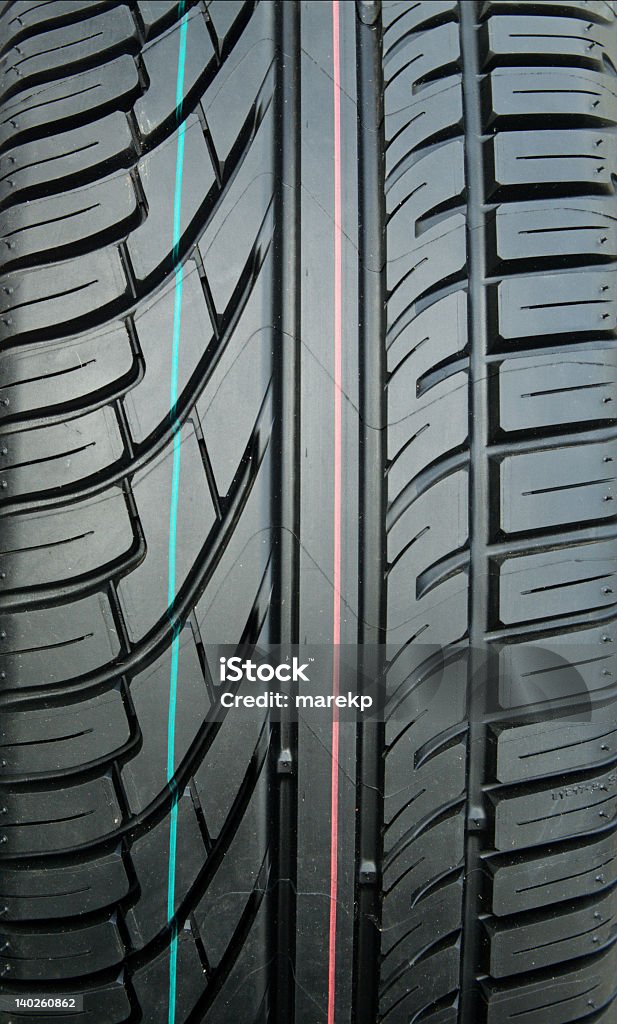 Neue Reifen Profil mit sichtbaren Zeichnung - Lizenzfrei Fahren Stock-Foto