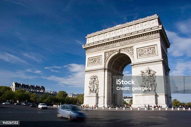 Le Arco - Fotografias de stock e mais imagens de Admirar a Vista - Admirar a Vista, Arco - Caraterística arquitetural, Capitais internacionais