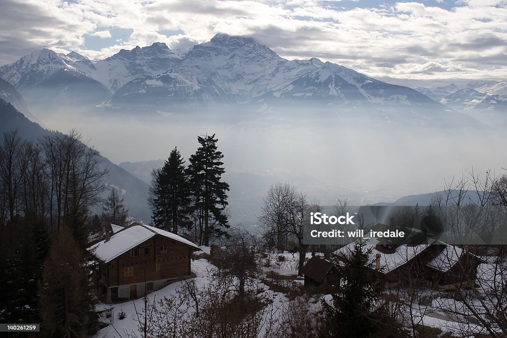 Misty Mountain escena - Foto de stock de Aire libre libre de derechos