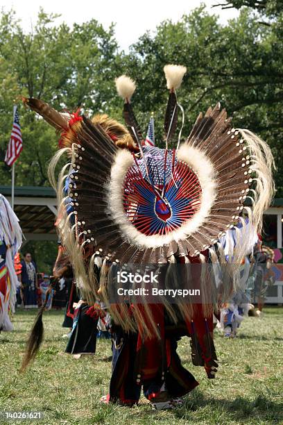 Meskwaki Powwowполный Regalia — стоковые фотографии и другие картинки Головное украшение - Головное украшение, Культура племён Северной Америки, Церемония