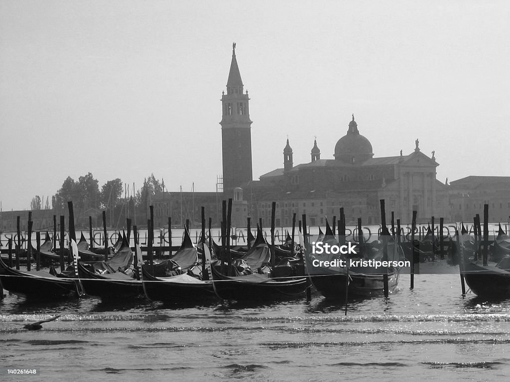 Gondolas en Venecia-blanco y negro - Foto de stock de Agua libre de derechos