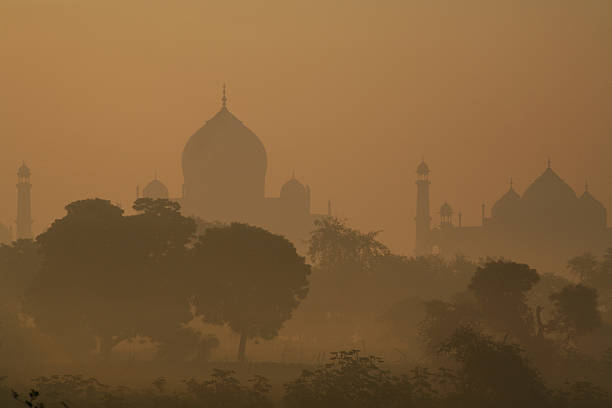 istock Taj mahal at dawn 140262323