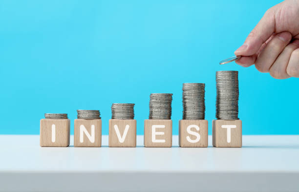 istock Stack of coins on word invest 1402625333