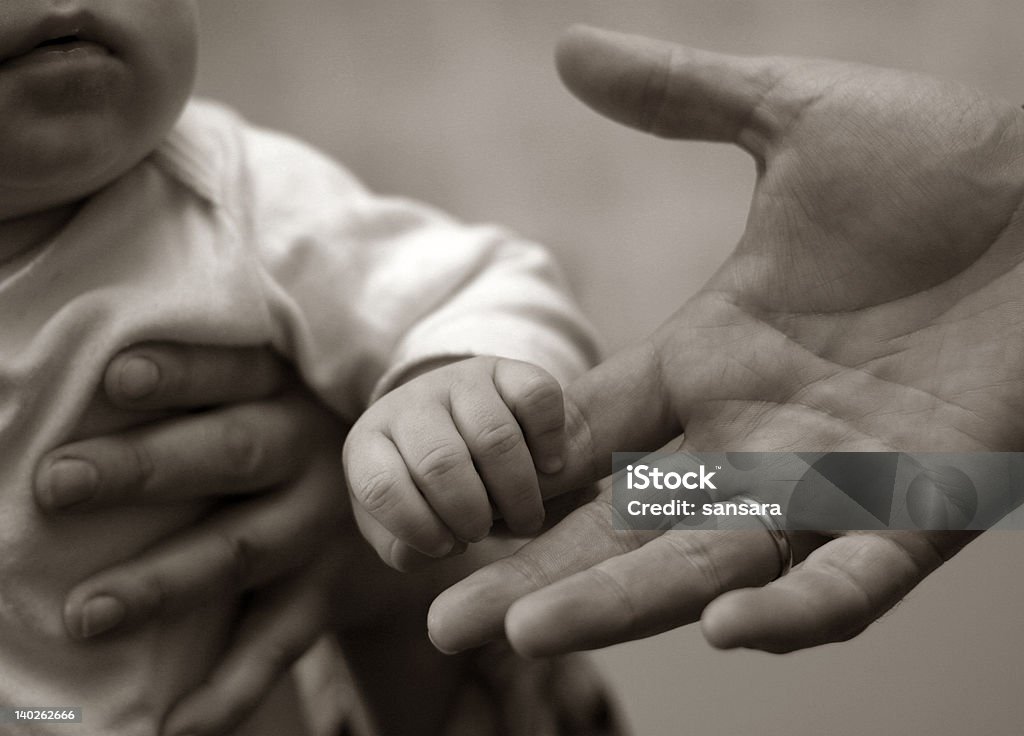 Foto von Kind hält die hand des Vaters finger - Lizenzfrei Alleinerzieher Stock-Foto