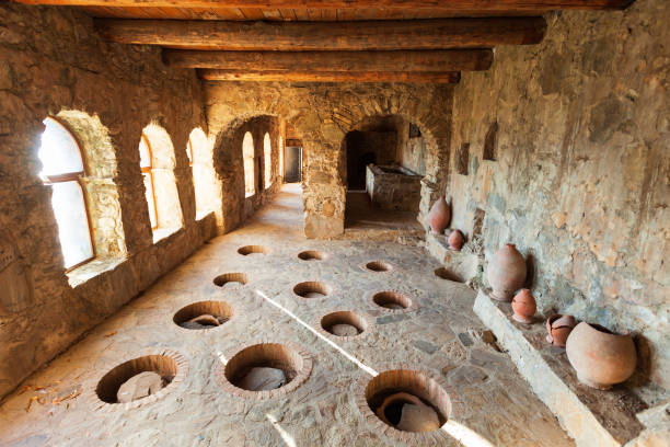 bodega con kvevri, monasterio de nekresi - cultura de europa del este fotografías e imágenes de stock