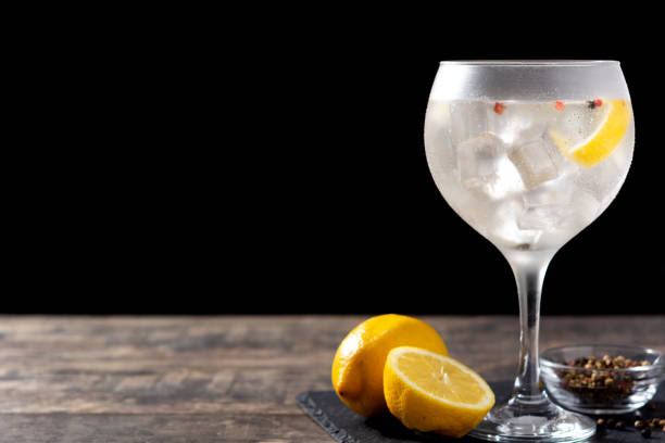 istock Gin tonic cocktail drink into a glass 1402636096