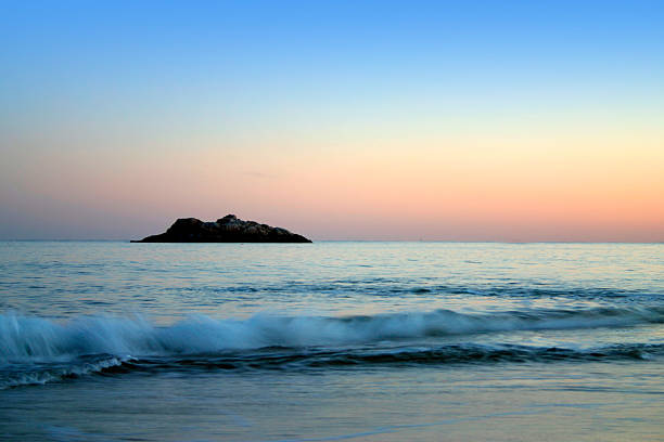 cantare spiaggia al tramonto - cape ann foto e immagini stock