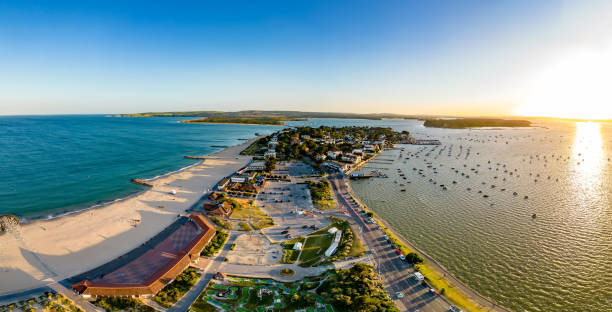 Sandbanks in Poole Harbour Houses and car park on Sandbanks in Poole Harbour sandbanks poole harbour stock pictures, royalty-free photos & images