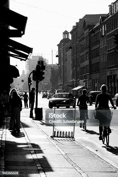 La Vida Diaria Foto de stock y más banco de imágenes de Aire libre - Aire libre, Arquitectura exterior, Bicicleta