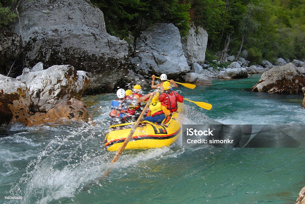rafting rzekami górskimi na rapids rzeki - Zbiór zdjęć royalty-free (Rafting)