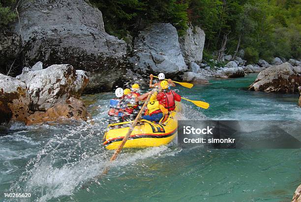Rafting Rzekami Górskimi Na Rapids Rzeki - zdjęcia stockowe i więcej obrazów Rafting - Rafting, Drużyna sportowa, Praca zespołowa