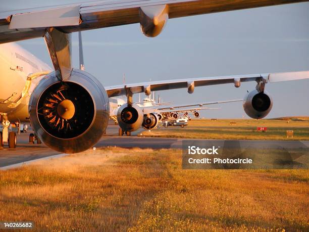 Aeronaves Em Uma Linha - Fotografias de stock e mais imagens de Aeroporto - Aeroporto, Halifax - Inglaterra, Municipalidade Regional de Halifax - Nova Escócia