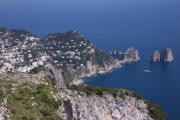 istock Capri and Il Faraglioni 140265700