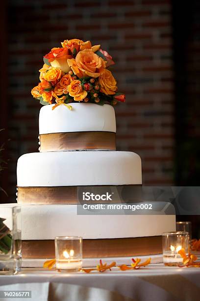 웨딩 케이크 오렌지 꽃 위에 간통에 대한 스톡 사진 및 기타 이미지 - 간통, 갈색, 결혼식
