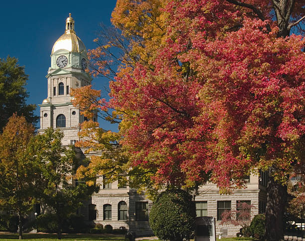 istock Cabell Courthouse in Autumn 140266299