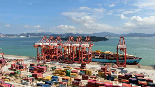 istock Transport ship parked at the dock for changing cabinets 1402667106