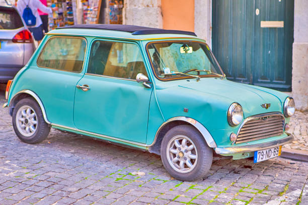 lisbon, portugal - october 23, 2018 - original mini cooper hatch car on street of lisbon in portugal, october 23, 2018 - gazoline imagens e fotografias de stock