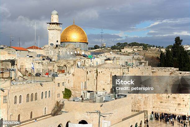 Jerusalém Cúpula Da Rocha E O Muro Ocidental - Fotografias de stock e mais imagens de Arcaico - Arcaico, Bairro Antigo, Capitais internacionais