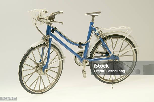 블루 자전거 개념에 대한 스톡 사진 및 기타 이미지 - 개념, 개념과 주제, 개체 그룹