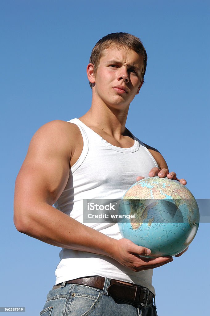 Joven atleta Muscular con un globo terráqueo - Foto de stock de Estudiante de universidad libre de derechos