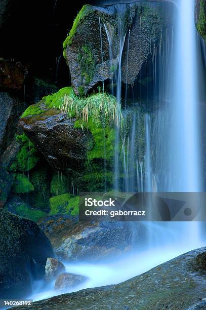 Linda Cascata Cena - Fotografias de stock e mais imagens de Ao Ar Livre - Ao Ar Livre, Azul, Beleza natural