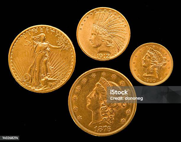 Nos Moedas De Ouro - Fotografias de stock e mais imagens de Moeda - Moeda, Ouro - Metal, Dourado - Cores