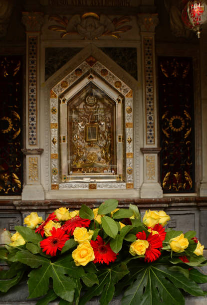 istock Center piece in front of a Chael. 1402682264
