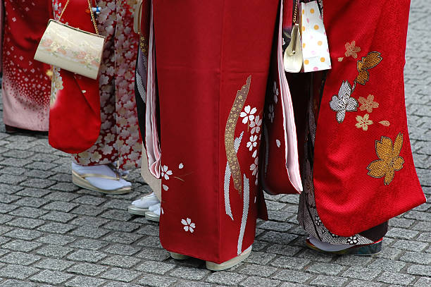 istock girls in kimono 140268338