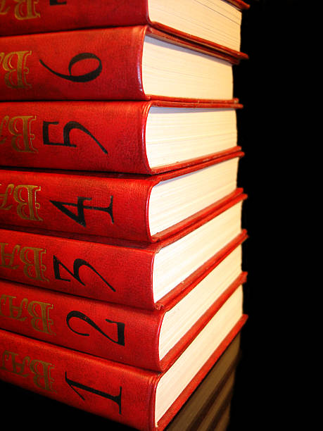 pila di libri rossi con numeri su sfondo nero - lirycs foto e immagini stock