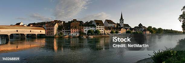 Panorama Di Diessenhofen Reno Svizzera - Fotografie stock e altre immagini di Ambientazione esterna - Ambientazione esterna, Barca da diporto, Chiesa