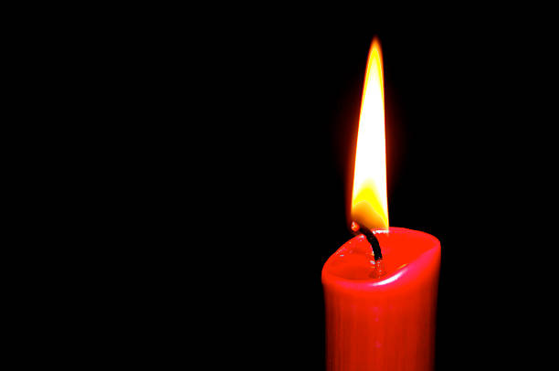 red de velas - lighting equipment illuminated isolated on black part of - fotografias e filmes do acervo