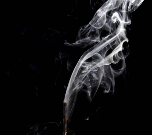 mit rauch abgleichen. - smoke matchstick swirl fog stock-fotos und bilder