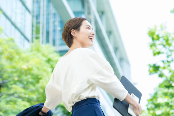 Woman looking up at the sky (business woman) Young woman looking up at the sky (business woman) short hair photos stock pictures, royalty-free photos & images