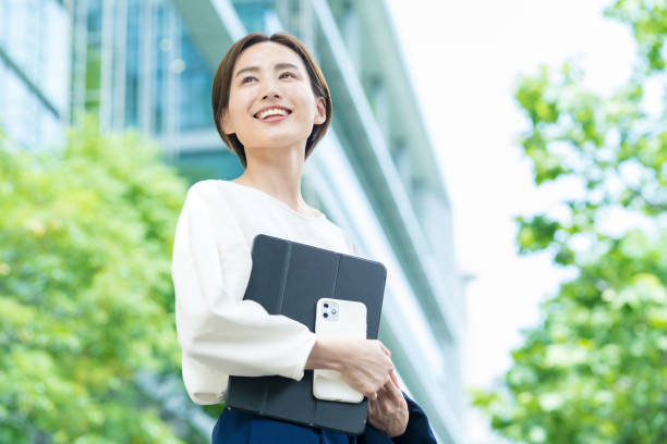 istock Woman looking up at the sky (business woman) 1402697438